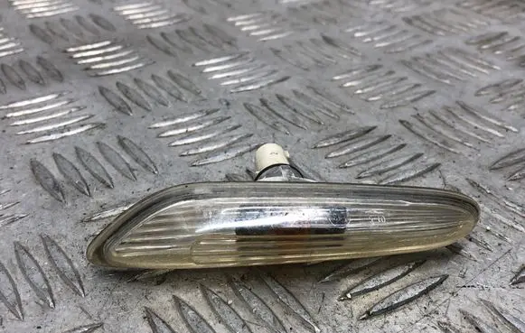 BMW 5 E60 E61 Front fender indicator light 8382104
