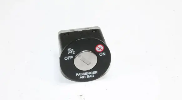 KIA Ceed Passenger airbag on/off switch 