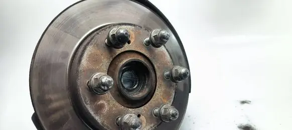 Mitsubishi Pajero Front wheel hub spindle knuckle