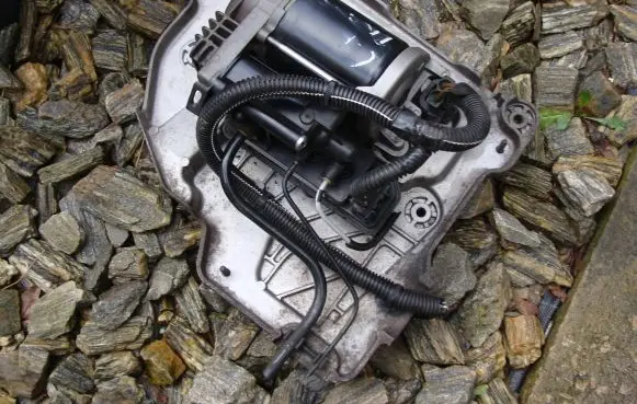Citroen C4 Grand Picasso Air suspension compressor/pump 9682022980