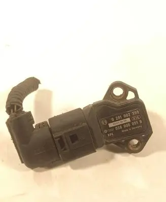 Volkswagen PASSAT B6 Air pressure sensor 038906051B 50033AV6 0281002399