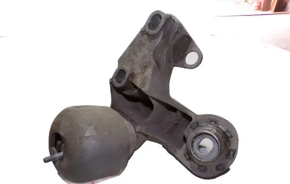 Audi A6 S6 C5 4B Engine mounting bracket 8E0199352D