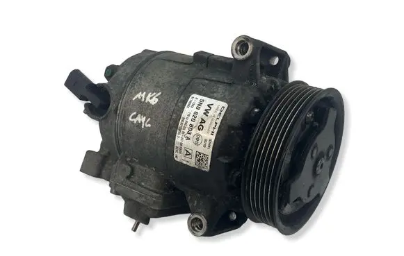 Volkswagen Golf VI Air conditioning (A/C) compressor (pump) 5N0820803A