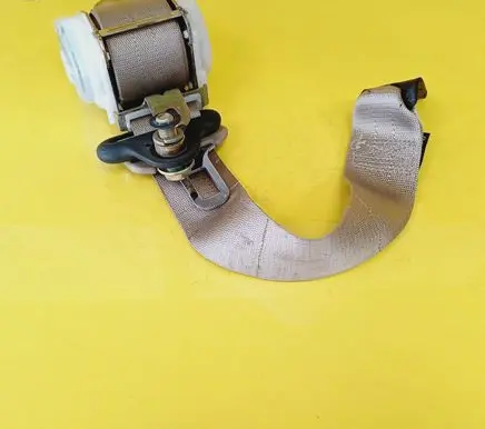 Rear seatbelt