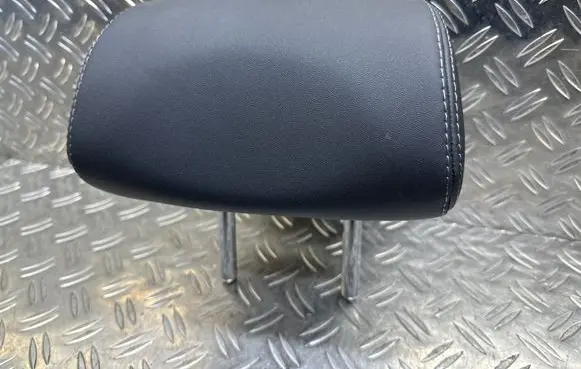 Peugeot 3008 I Rear seat headrest