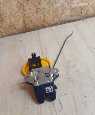 Loading door lock