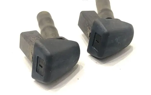Volvo V70 Windshield washer spray nozzle