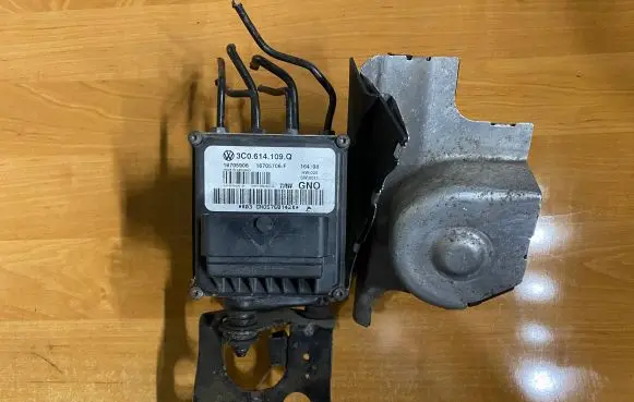 Volkswagen PASSAT CC ABS Pump 3C0614109Q 16705706F Y41734987