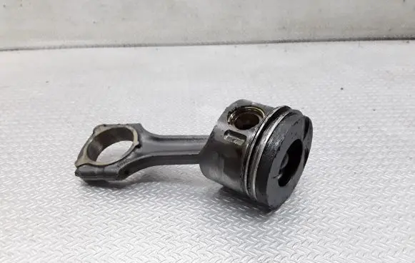 Mercedes-Benz Sprinter W906 Piston with connecting rod