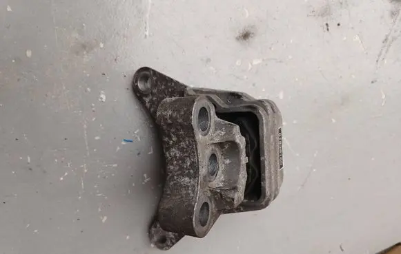 Alfa Romeo Giulietta Gearbox mount 51838160
