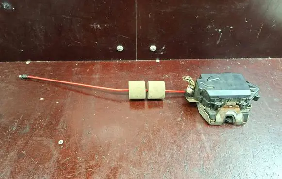 Mercedes-Benz E W211 Loading door lock 16SKV227 S69F21