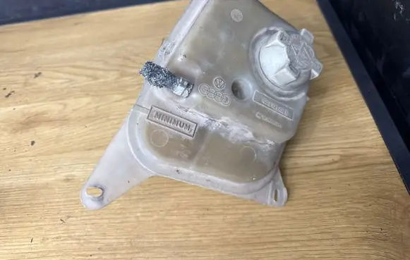 Audi 100 200 5000 C3 Coolant expansion tank/reservoir 443121403