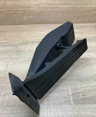 BMW 5 E60 E61 Accelerator throttle pedal 6772645 25916010