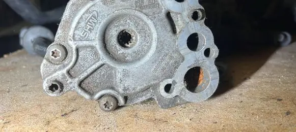 Audi A4 S4 B7 8E 8H Oil pump 03L115205A 0000000612