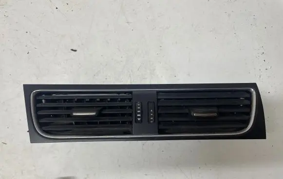 Audi A5 Sportback 8TA Dash center air vent grill 8T1820951C