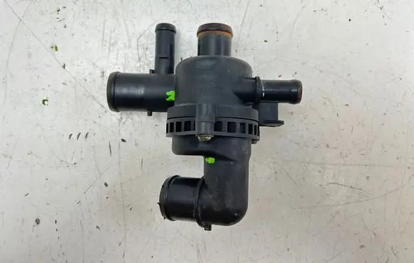 Thermostat/thermostat housing