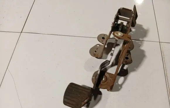 Renault Scenic III - Grand scenic III Brake pedal 