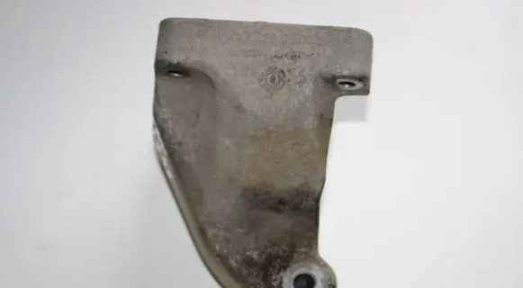 Mercedes-Benz CLS C219 Engine mounting bracket A6422230004