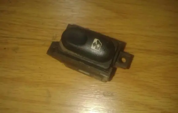 Renault Laguna I Electric window control switch 047