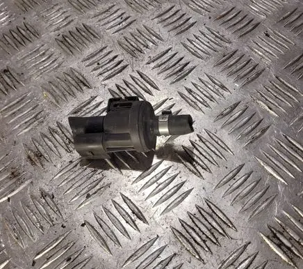 Volkswagen Jetta V Breather valve 06E906517A