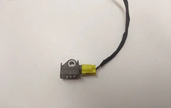 Mercedes-Benz C W204 Airbag deployment crash/impact sensor A2048201985 5WK43584