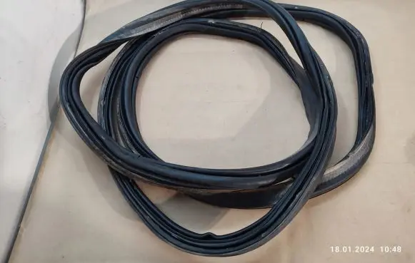BMW X6 E71 Loading door rubber seal (on body) 