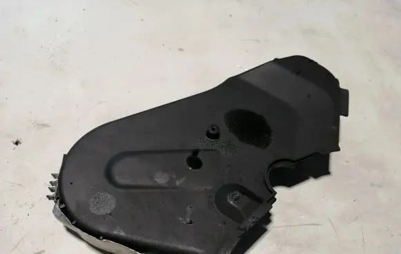 Volkswagen PASSAT B8 Timing belt guard (cover) 04L109107E