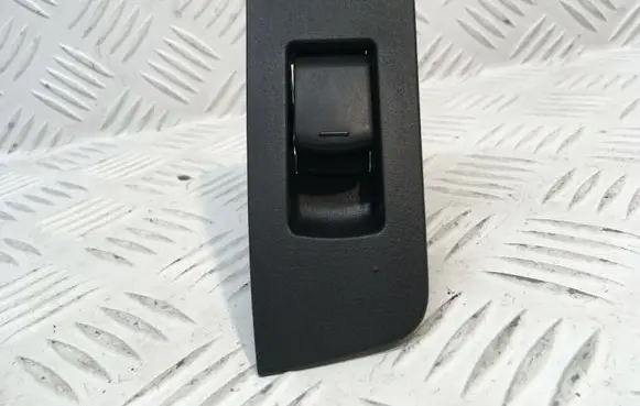 Nissan X-Trail T31 Electric window control switch 82960JG00A