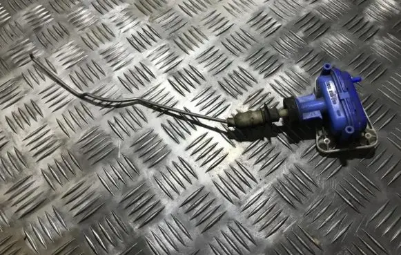 Audi 80 90 S2 B4 Central locking vacuum pump 893862153d