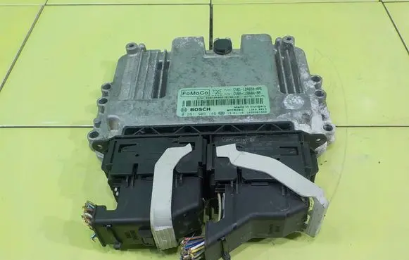 Ford Focus Engine control unit/module CV6112A650AME