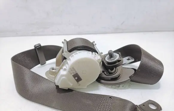 BMW X3 E83 Front seatbelt T000045 33033302 040549