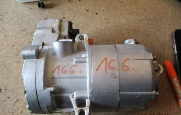 Seat Toledo I (1L) Air conditioning (A/C) compressor (pump) 820803
