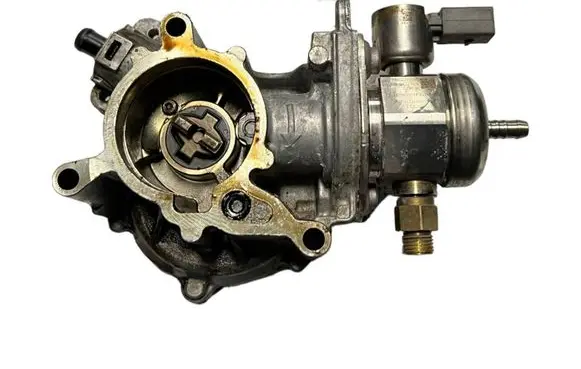 Audi A4 S4 B8 8K Fuel injection high pressure pump 06J145100B 06H127025K 0261520055