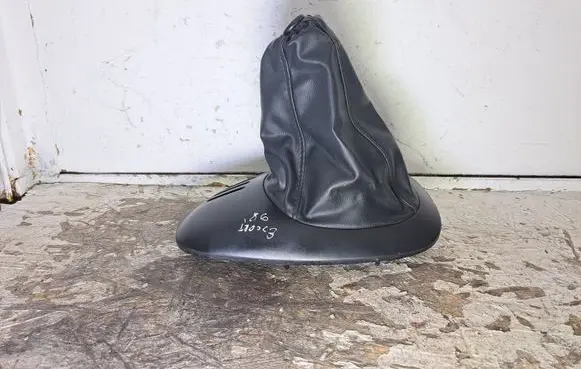 Ford Escort Gear lever shifter trim leather/knob 95ABA045B79AA