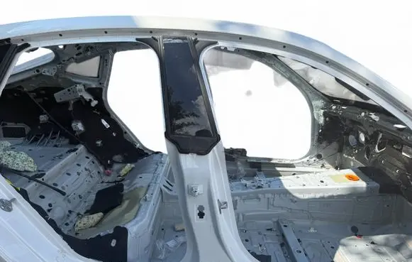 BMW i4 Pillar (middle) 