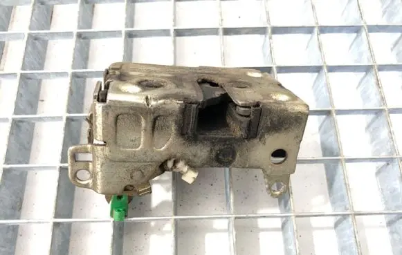 Iveco Daily 3rd gen Front door lock