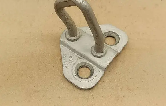 Chrysler Pacifica Front door lock loop/hook striker 46915B 832AC