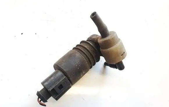 Volkswagen PASSAT B5 Windscreen/windshield washer pump 1j0973722