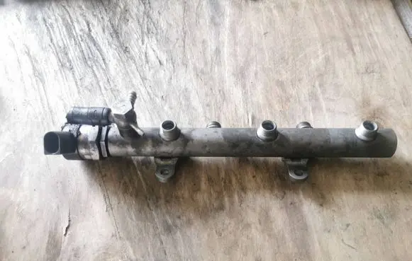 Volkswagen Touareg I Fuel main line pipe 059130090AG 057130764F