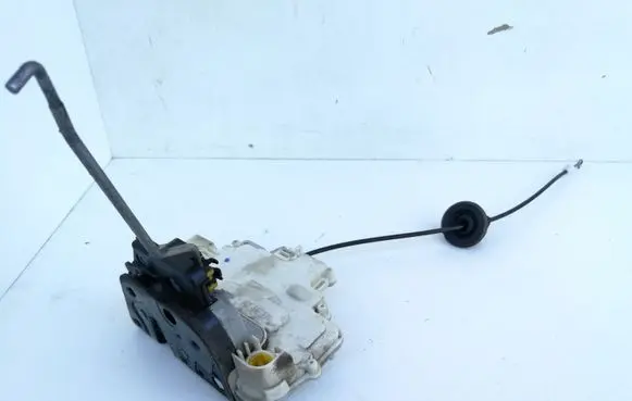 Audi A4 S4 B7 8E 8H Front door lock 8E1837015AA