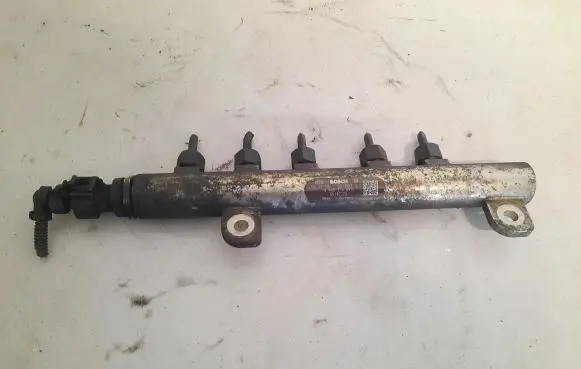 Opel Vectra C Fuel distributor 55197370