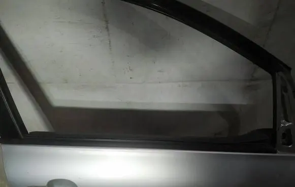 Toyota Avensis Verso Front door glass trim molding 