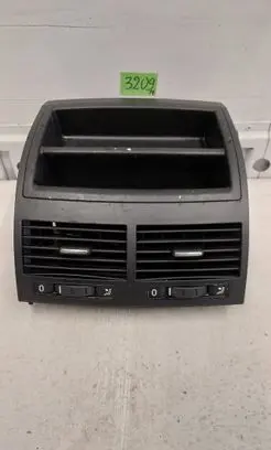 Volkswagen Touareg I Dash center air vent grill 7L6857923