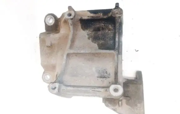 Lexus IS 200-300 Engine mounting bracket