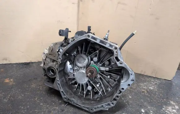 Opel Vivaro Manual 6 speed gearbox PF6044 320102327R C022980