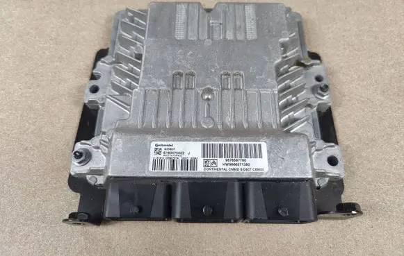 Peugeot 3008 I Engine control unit/module S180075002J
