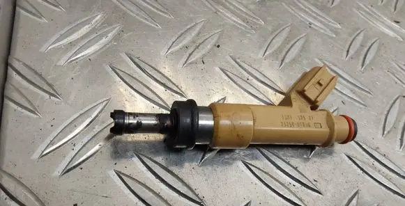 Toyota Prius+ (ZVW40) Fuel injector 232500T030