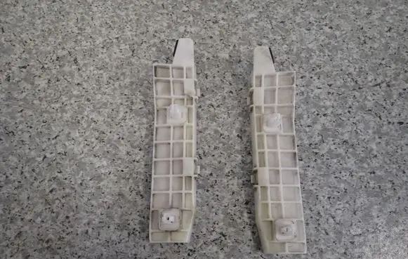 Suzuki Grand Vitara II Front bumper mounting bracket