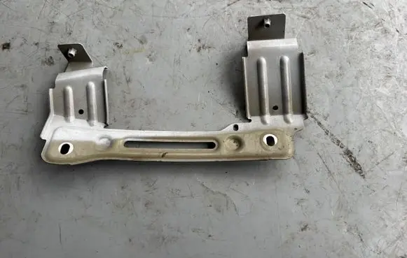 Audi Q8 Fender mounting bracket 4M8821432