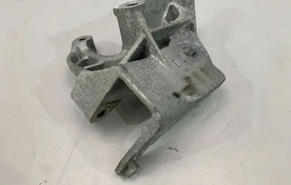 Volvo S90, V90 Engine mounting bracket 31430490